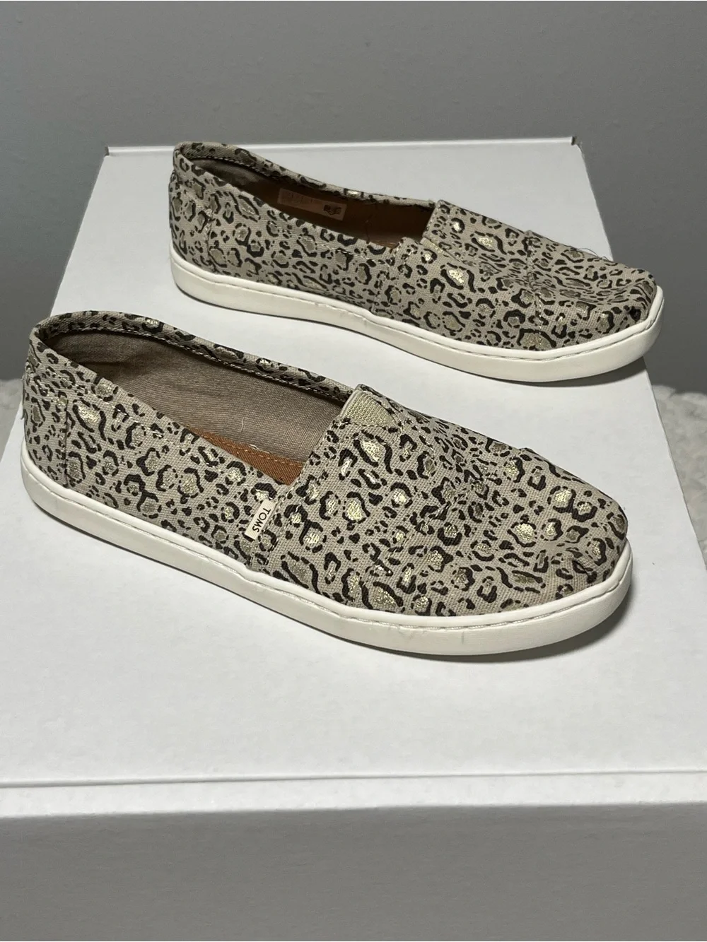 TOMS Kids Leopard Print Slip-On Shoes in Tan and Black Size Y5